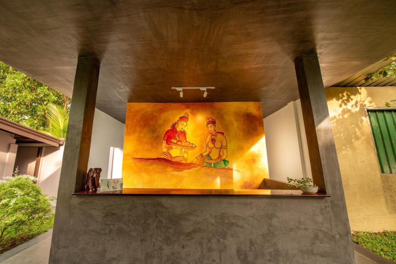 Atha Resort 锡吉里亚 外观 照片 The interior of the temple