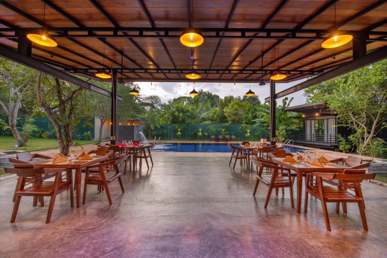 Atha Resort 锡吉里亚 外观 照片 The restaurant at the hotel