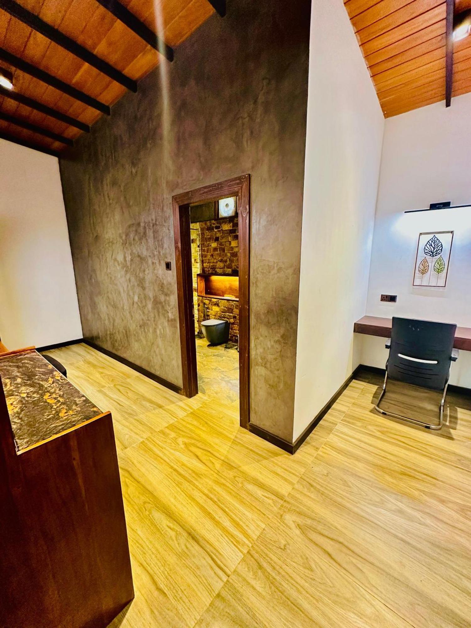 Atha Resort 锡吉里亚 外观 照片 A private room at a spa in India