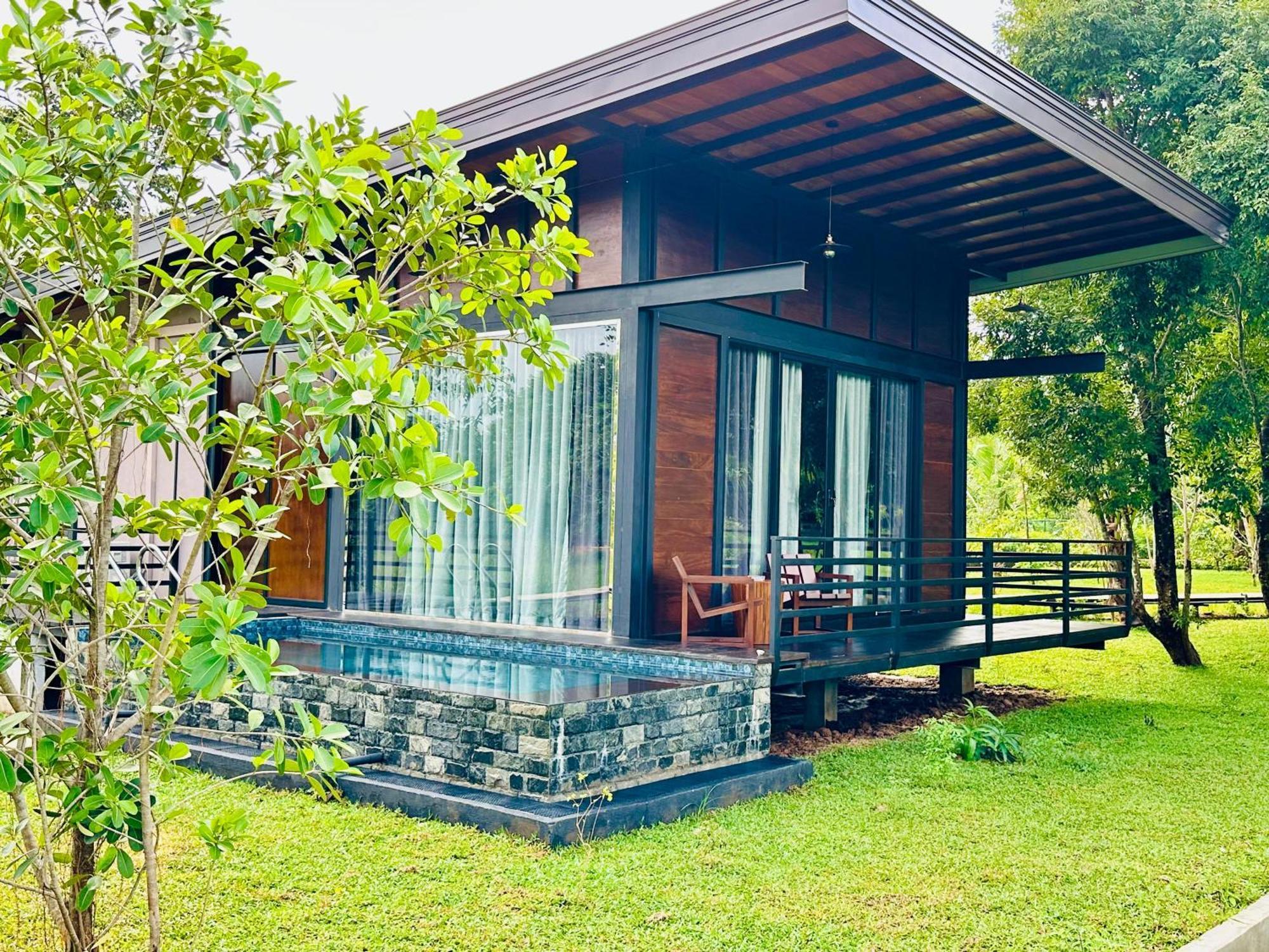 Atha Resort 锡吉里亚 外观 照片 A villa at the resort